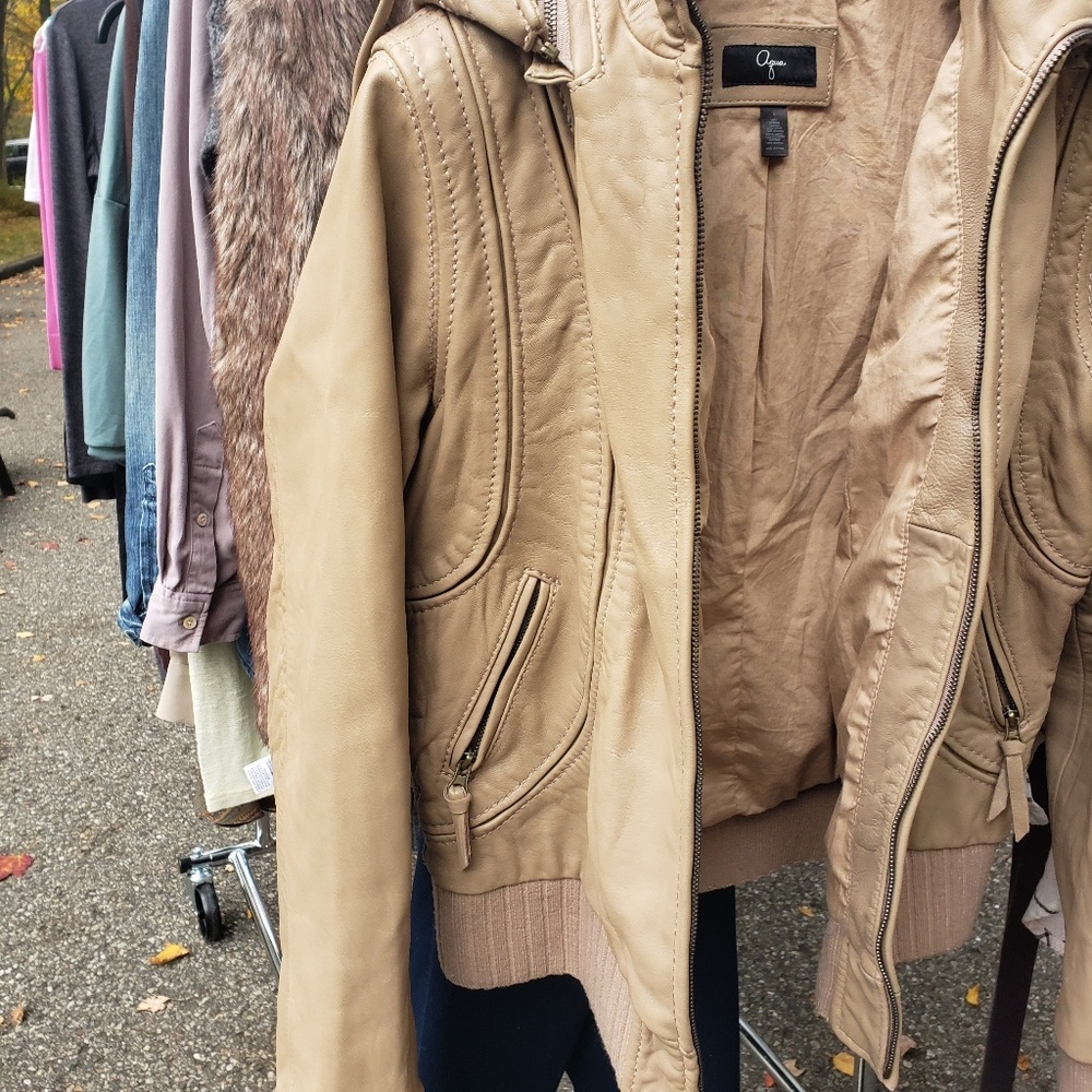Leather jacket - Picture 2 of 5